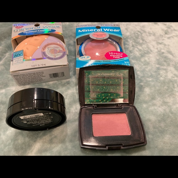 Makeup bundle - Picture 2 of 2
